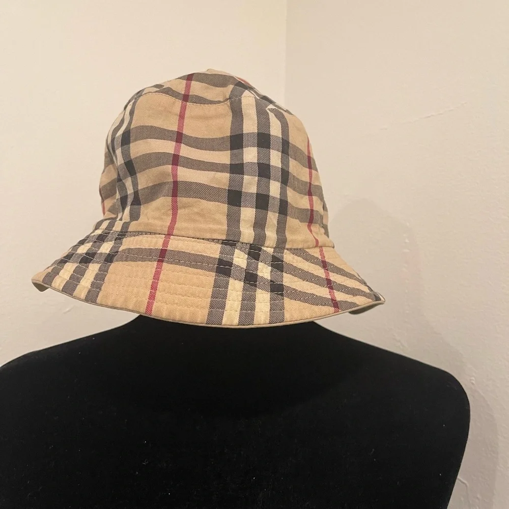 Burberry Women’s Check Reversible Bucket Hat Beige EUC - Picture 3 of 4